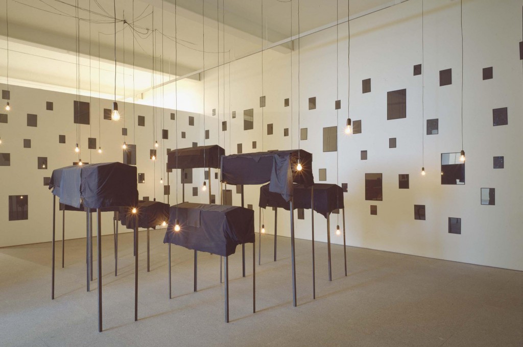 Christian Boltanski Farbe und Licht im Kontext